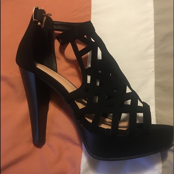 Heels - Picture 4 of 6